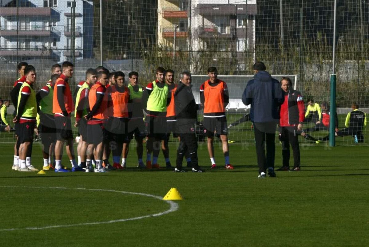 VIDEO+FOTO Dinamo a fost dată afară de pe terenul unde se antrena! Ce s-a întâmplat cu echipa lui Rednic + Numele noi apărute în cantonament