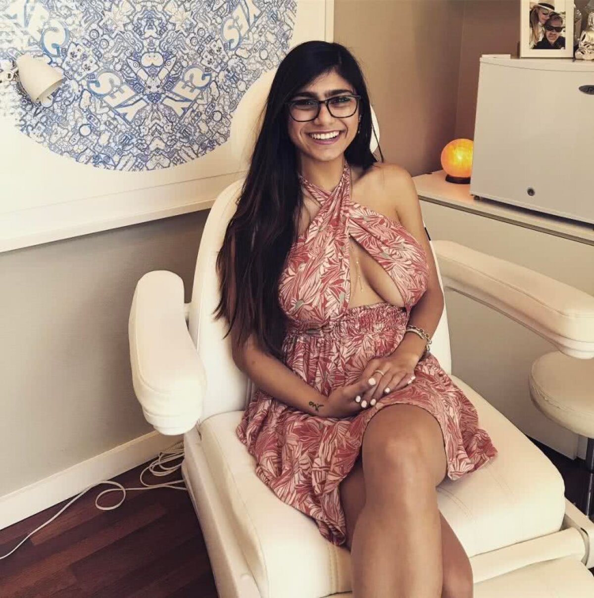 FOTO Mia Khalifa îl idolatrizează pe Zidane: „Iubesc violența. Capul dat lui Materazzi a fost foarte excitant”