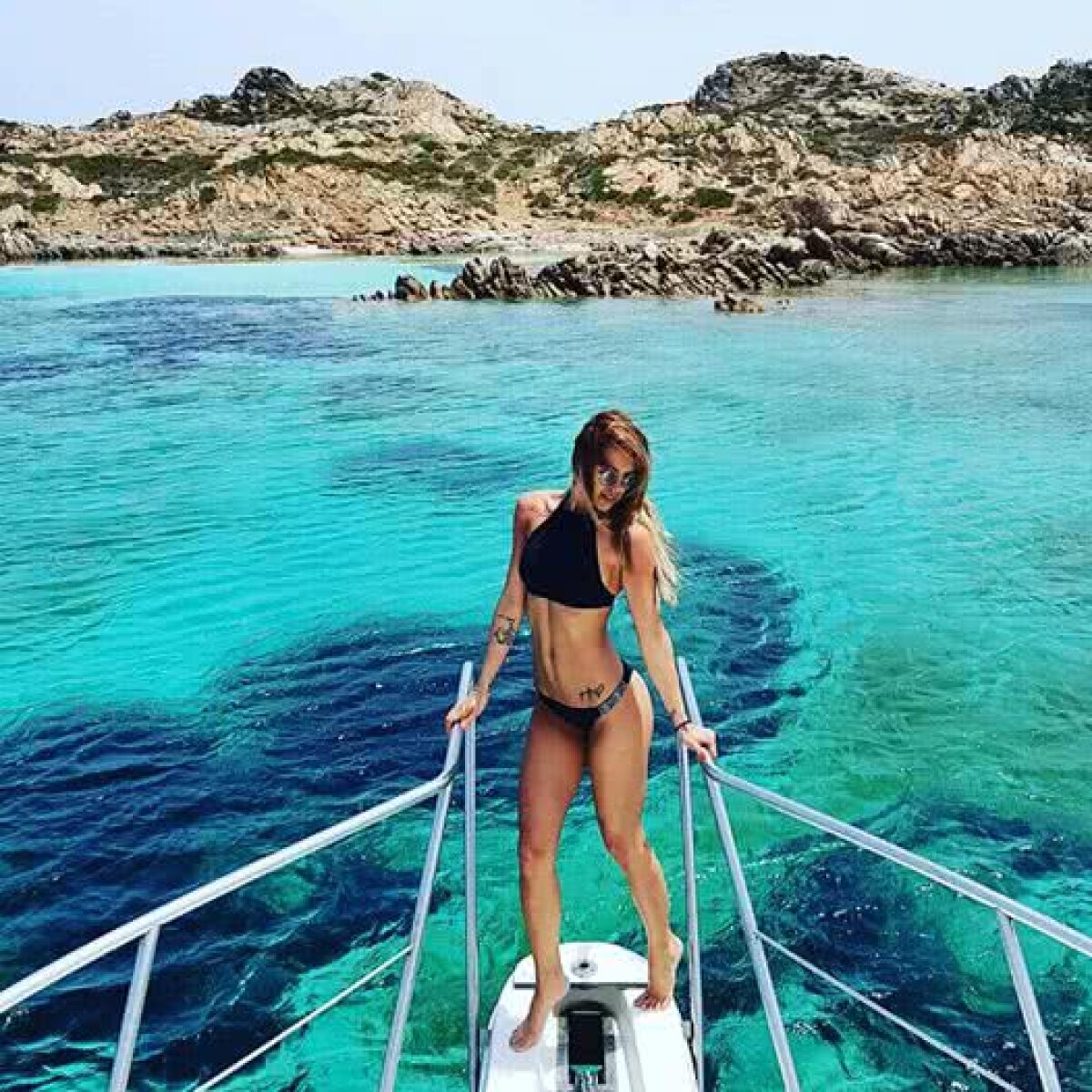 GALERIE FOTO & VIDEO Vacanță HOT pentru soția lui Gabi Tamaș » Și-a etalat corpul perfect în Madagascar, la 30 de grade Celsius