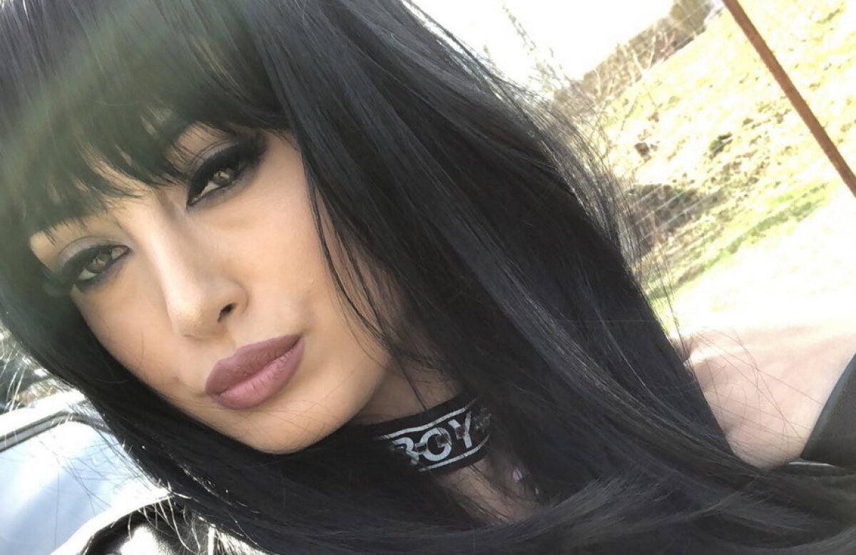 GALERIE FOTO Brunetă și provocatoare! Face show pe scenă, e extrem de sexy și încinge imaginația fanilor