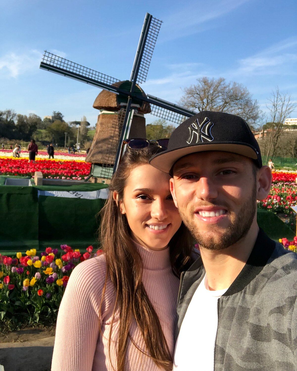 FOTO Autograf contra teză despre istoria artei! Moldoveanca Doina Turcanu se folosește de iubitul ei, Stefan de Vrij de la Inter, ca să treacă de examene