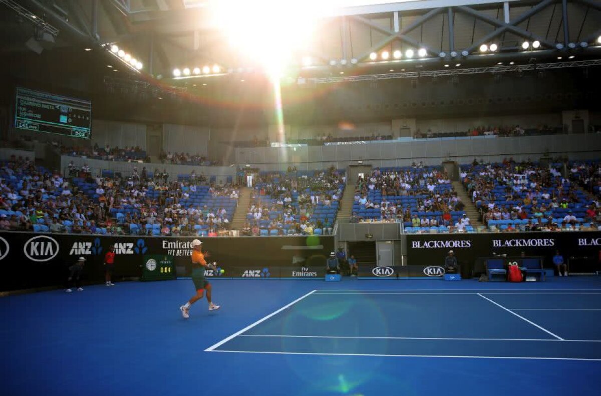AUSTRALIAN OPEN // Spectatorii de la un meci masculin au părăsit arena pentru a urmări jocul dintre Simona Halep și Serena Williams