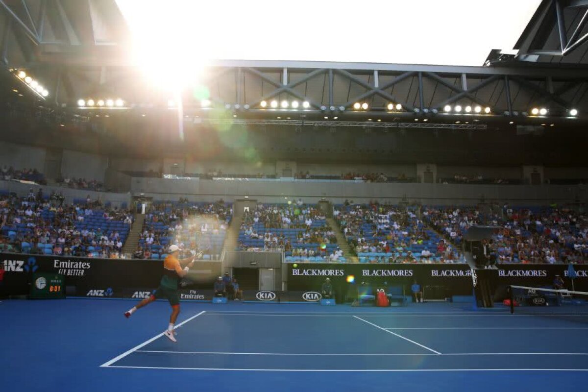 AUSTRALIAN OPEN // Spectatorii de la un meci masculin au părăsit arena pentru a urmări jocul dintre Simona Halep și Serena Williams