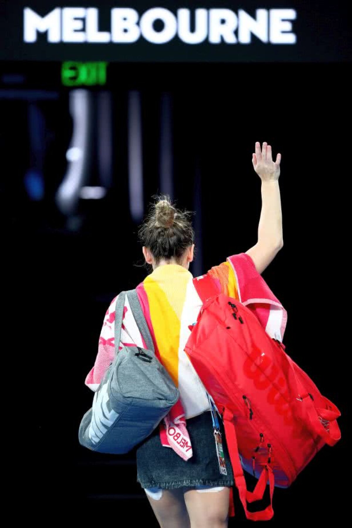 VIDEO+FOTO Cum a reacționat Simona Halep după ce a fost învinsă de Serena Williams la Australian Open