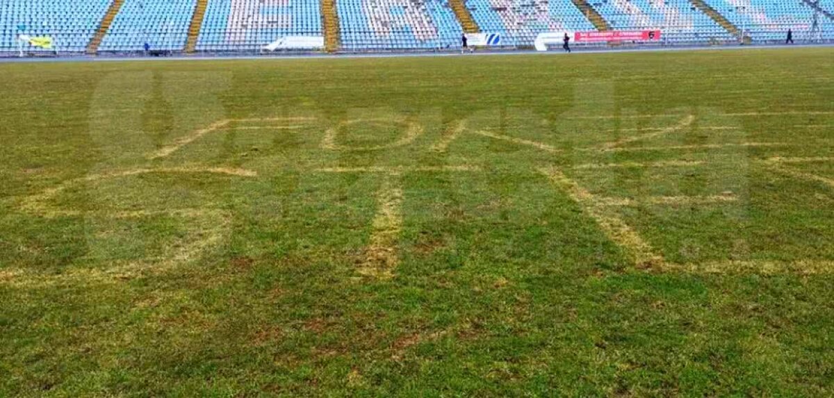 EXCLUSIV FOTO Act de vandalism pe stadionul Farul! Au scris „Forzza Steaua” pe gazon » Primăria nu știe să explice incidentul: „Nu înțeleg care e legătura”