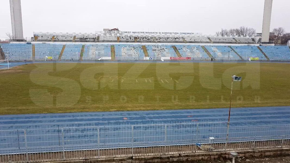 EXCLUSIV FOTO Act de vandalism pe stadionul Farul! Au scris „Forzza Steaua” pe gazon » Primăria nu știe să explice incidentul: „Nu înțeleg care e legătura”