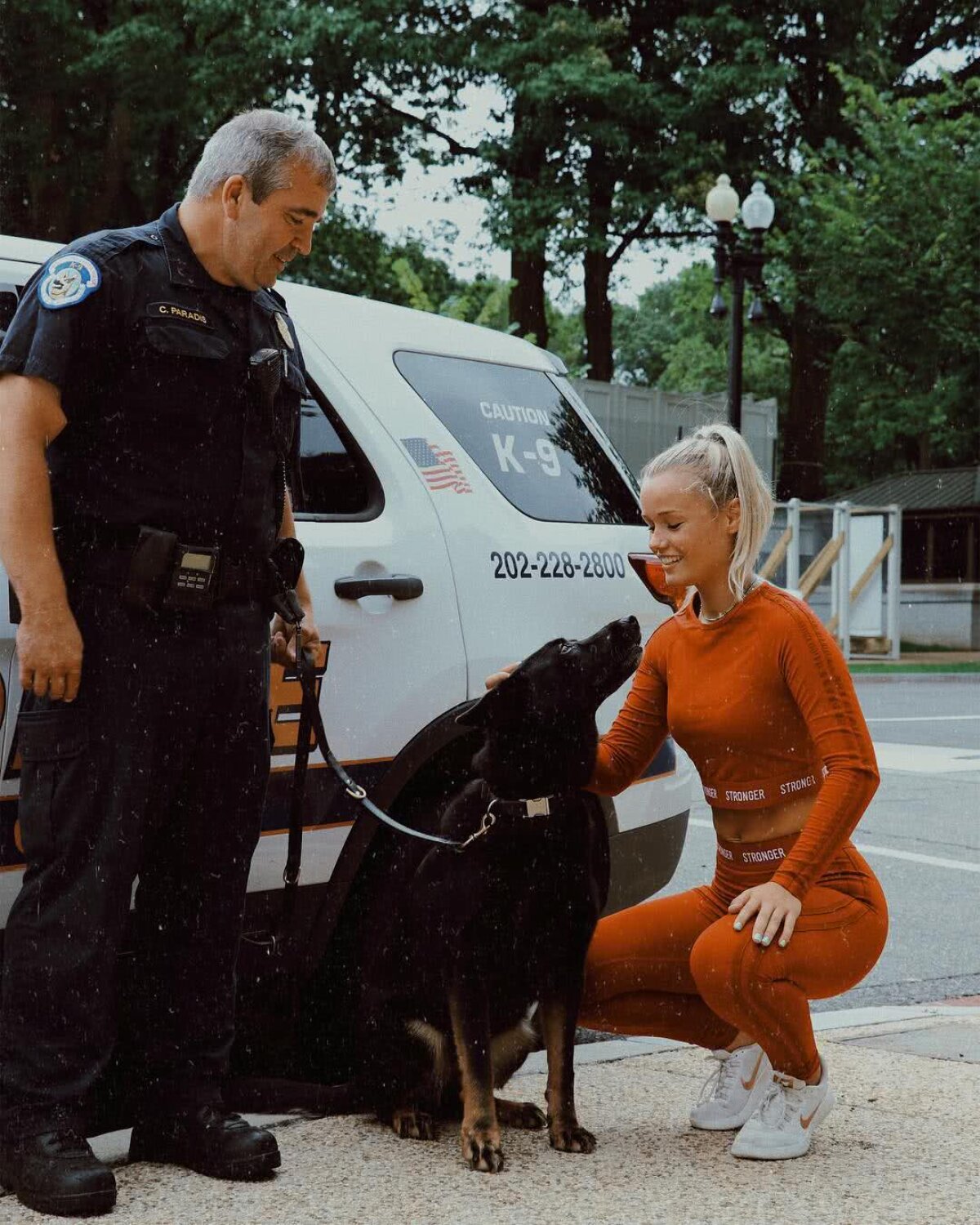 GALERIE FOTO Iubita noului star al Barcelonei a înnebunit deja toată Spania! Mesaj transmis la câteva clipe după semnarea contractului