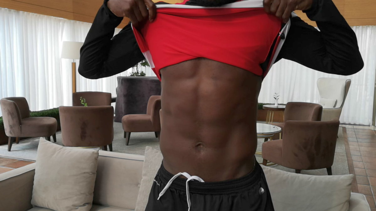 DINAMO // INTERVIU EXCLUSIV Povestea fabuloasă a „Regelui” Simon Zenke: bunicul lui a fost șef de trib » De ce s-a împrietenit rapid cu Dan Nistor