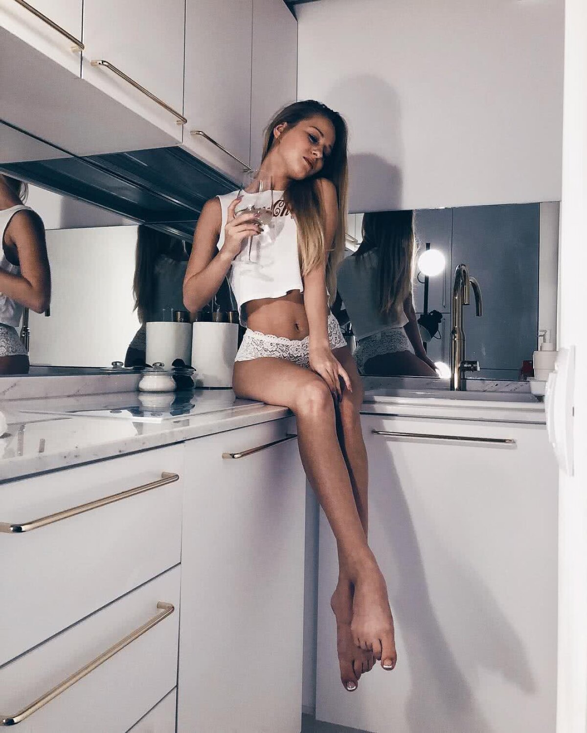 GALERIE FOTO Daya topește gheața » Ea e vedeta ce pozează senzațional și "incendiază" rețelele de socializare cu cele mai fierbinți fotografii! 