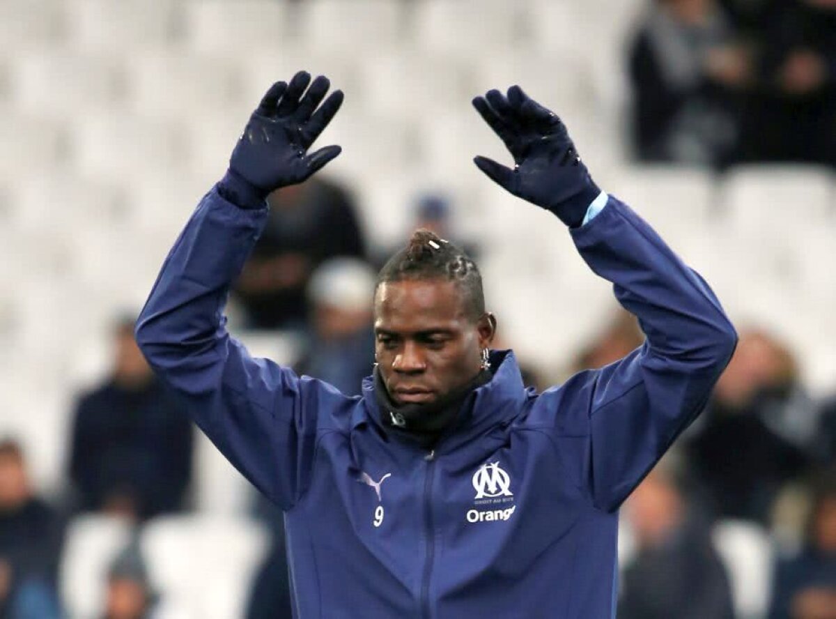 FOTO Balotelli, debut într-un meci cu scandal » Ultrașii au făcut grevă și au provocat panică pe Velodrome
