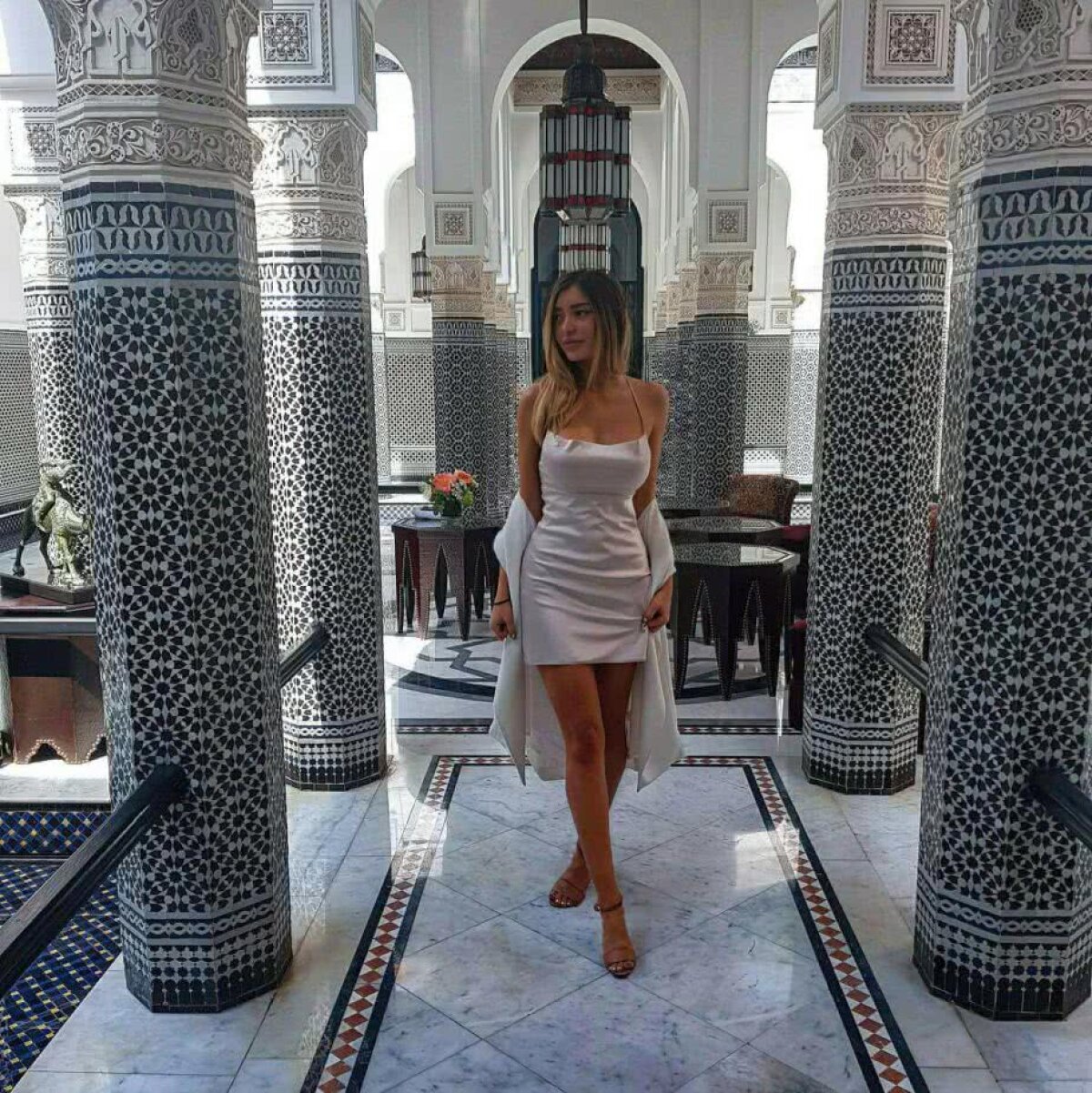 FOTO Ea e noua cucerire a lui Alibec: vârful Astrei a fost surprins de paparazzi cu iubita lui