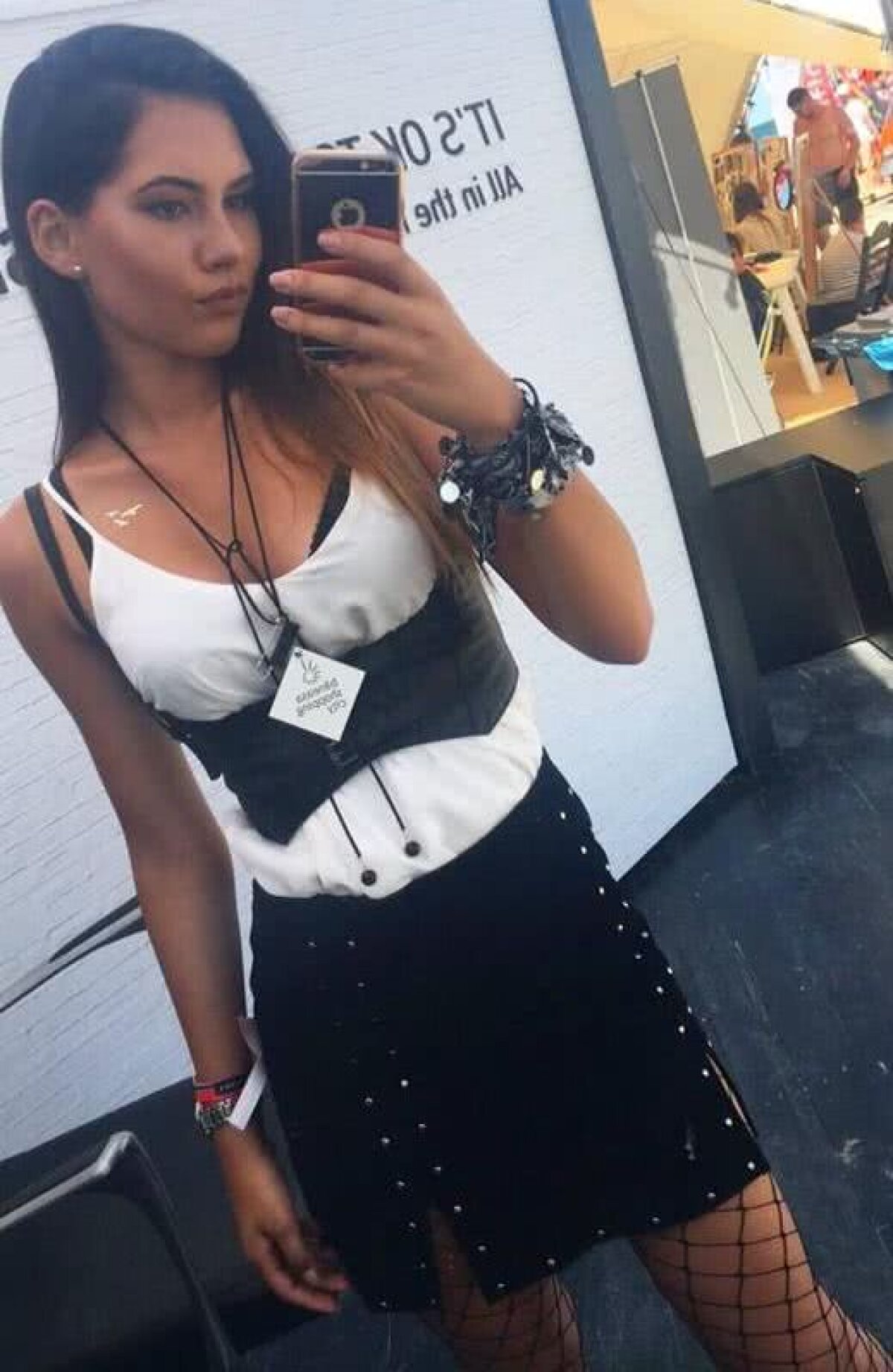 VIDEO Iubita unui titular de la FCSB, vedetă într-o manea cântată de Florin Salam