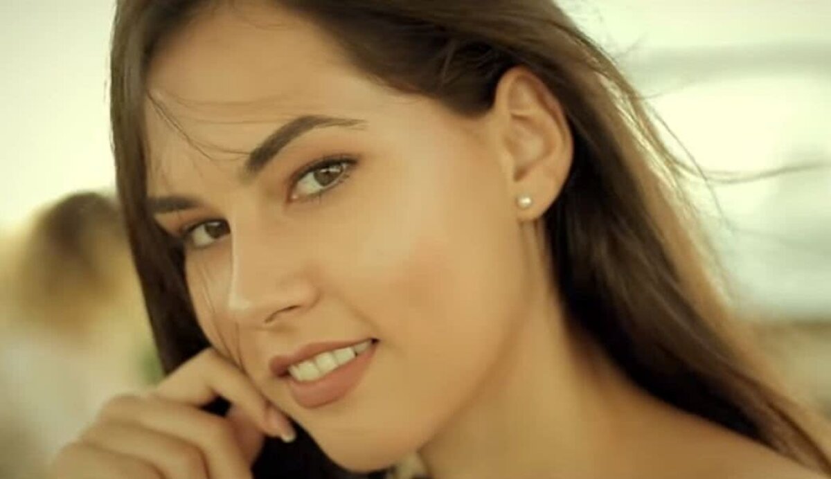 VIDEO Iubita unui titular de la FCSB, vedetă într-o manea cântată de Florin Salam