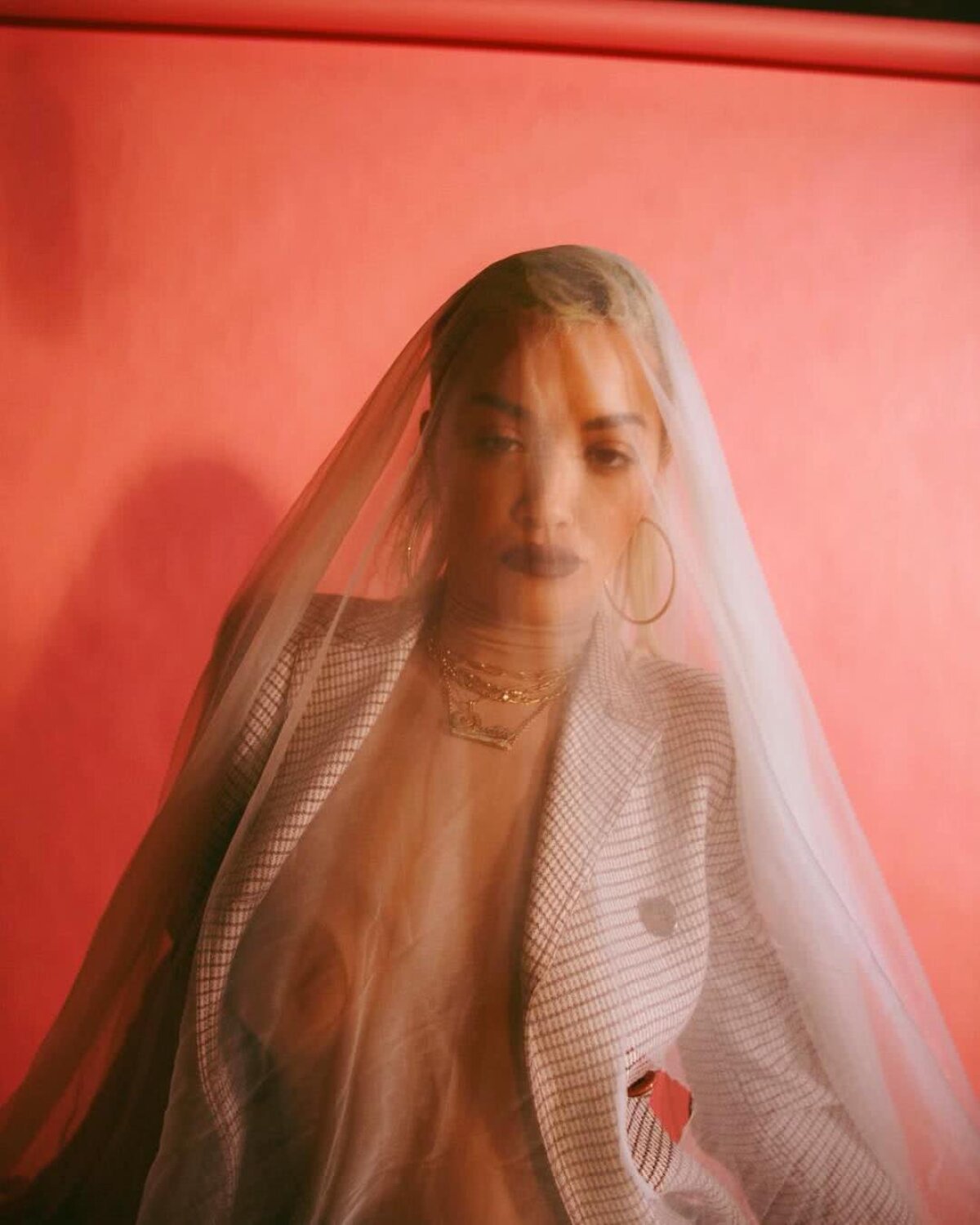 FOTO Rita Ora e fascinată de sport » A avut o aventură cu fiul lui Beckham și a fost la o cursă auto