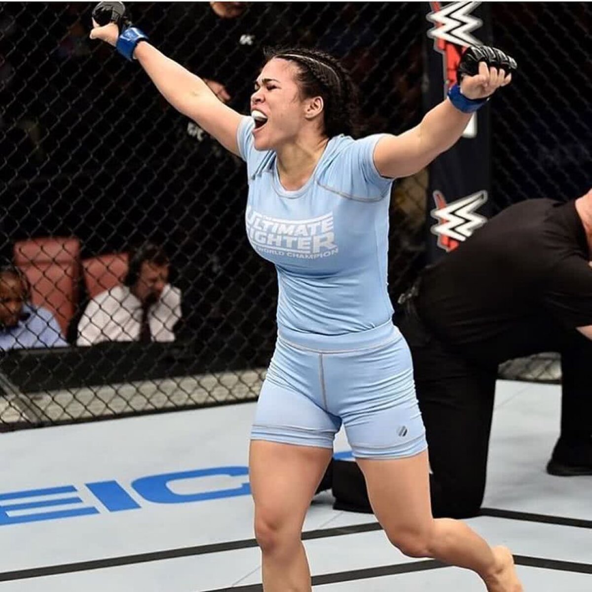 GALERIE FOTO Ea a schimbat regulile de recrutare din UFC! Și-a pus silicoane uriașe și le arată nestingherită pe net