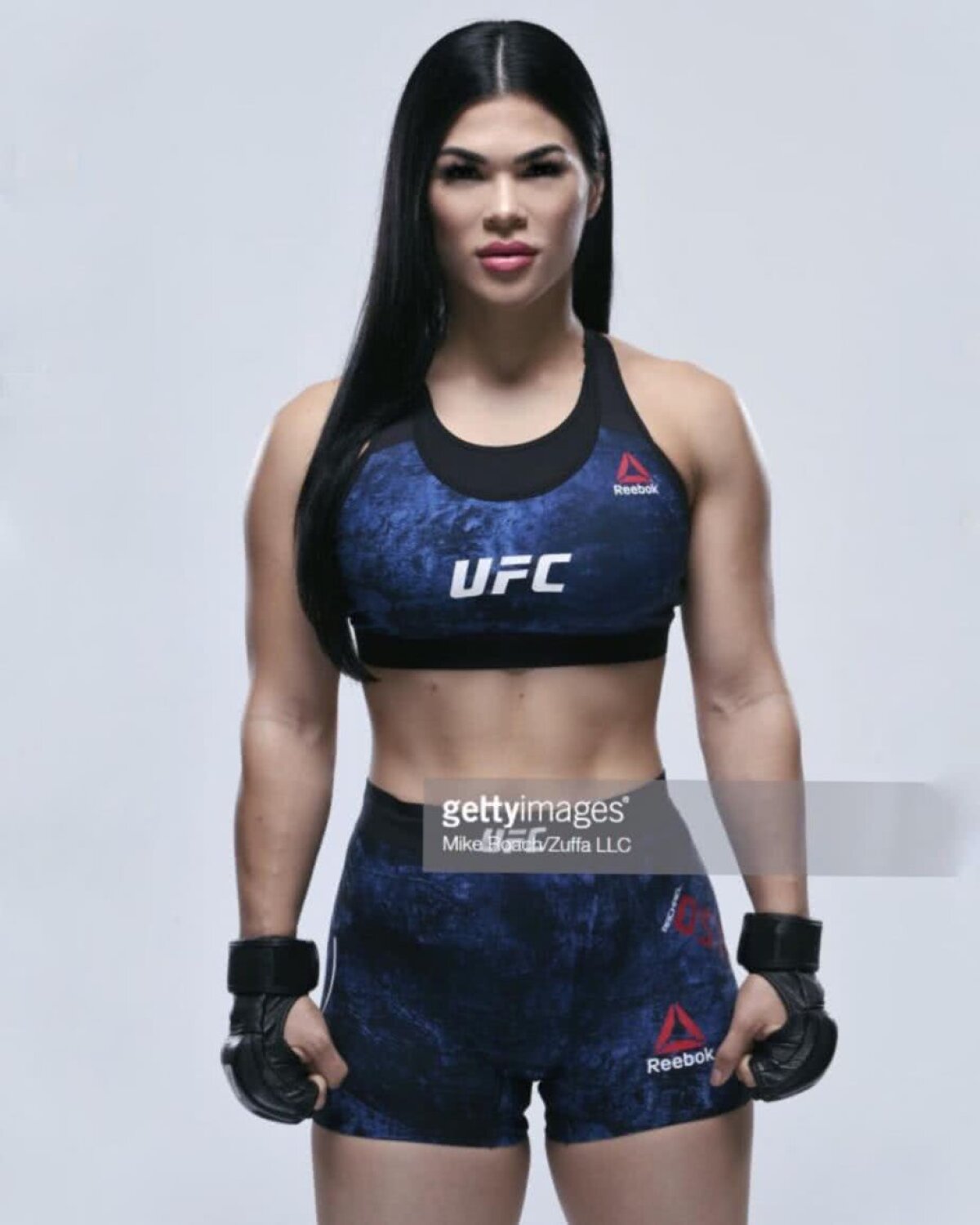 GALERIE FOTO Ea a schimbat regulile de recrutare din UFC! Și-a pus silicoane uriașe și le arată nestingherită pe net