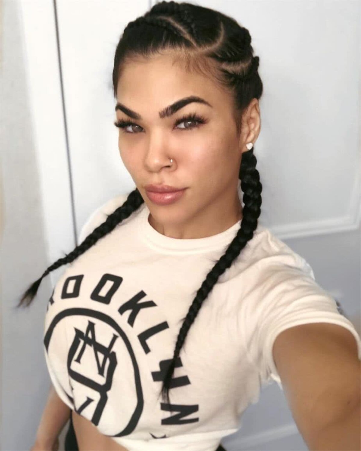 GALERIE FOTO Ea a schimbat regulile de recrutare din UFC! Și-a pus silicoane uriașe și le arată nestingherită pe net