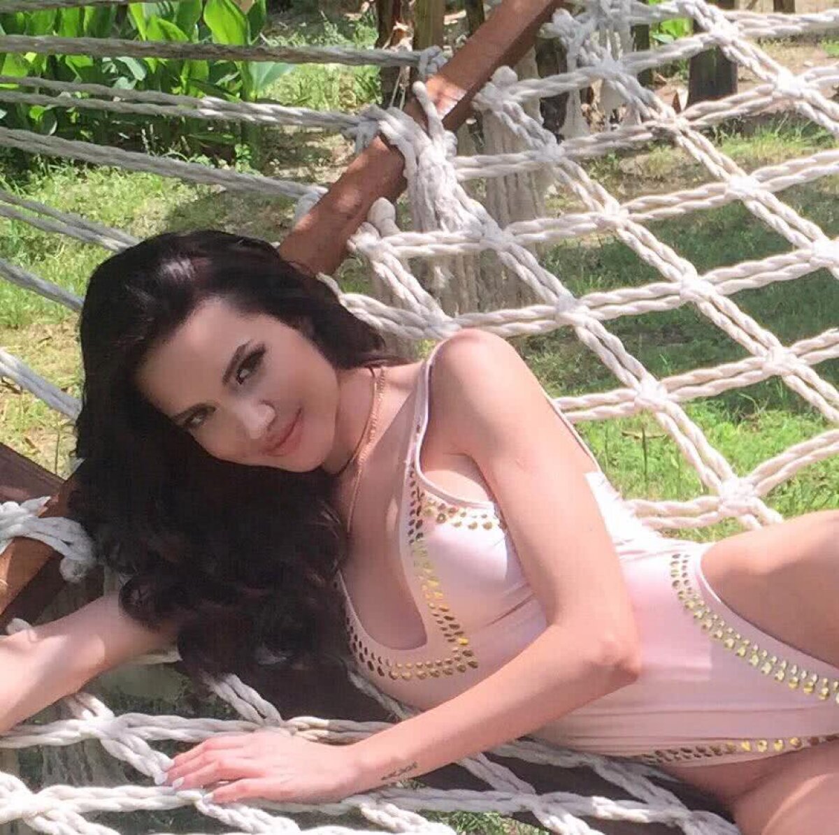 VIDEO+FOTO Ups! S-a văzut tot în Fermă » Otilia "Bilionera" imagini interzise minorilor în prime-time la Pro TV!