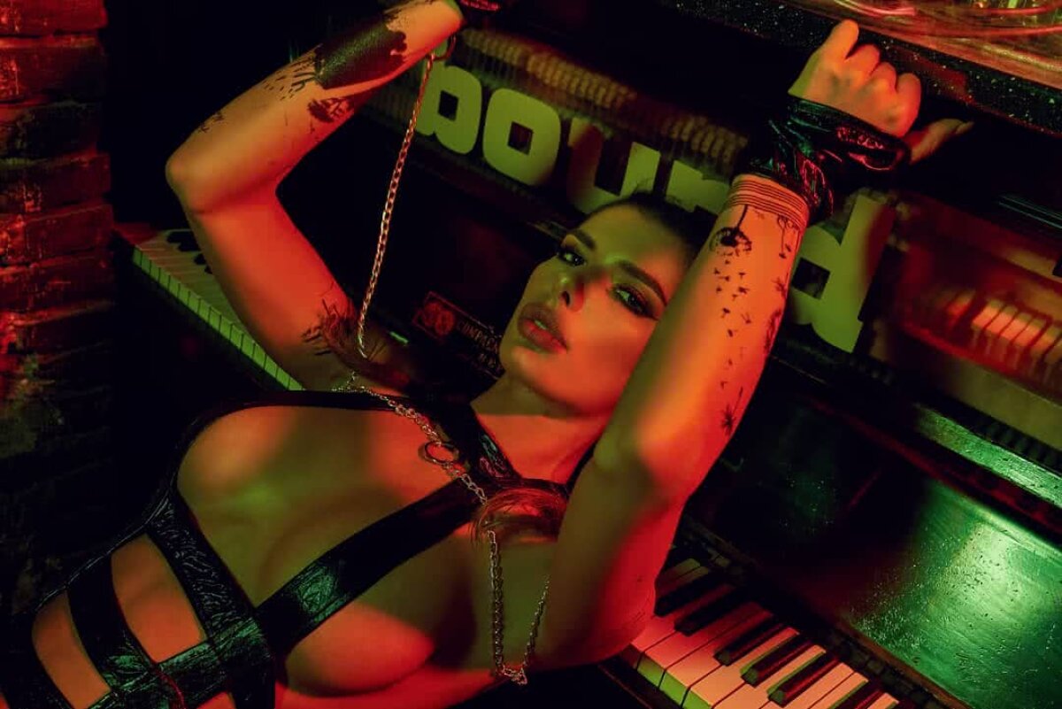 Imagini INCENDIARE la TV: Ioana Filimon, show SEXY în emisiunea Ferma! » „Lumea e rea, îmi spuneau «Buzuca»”