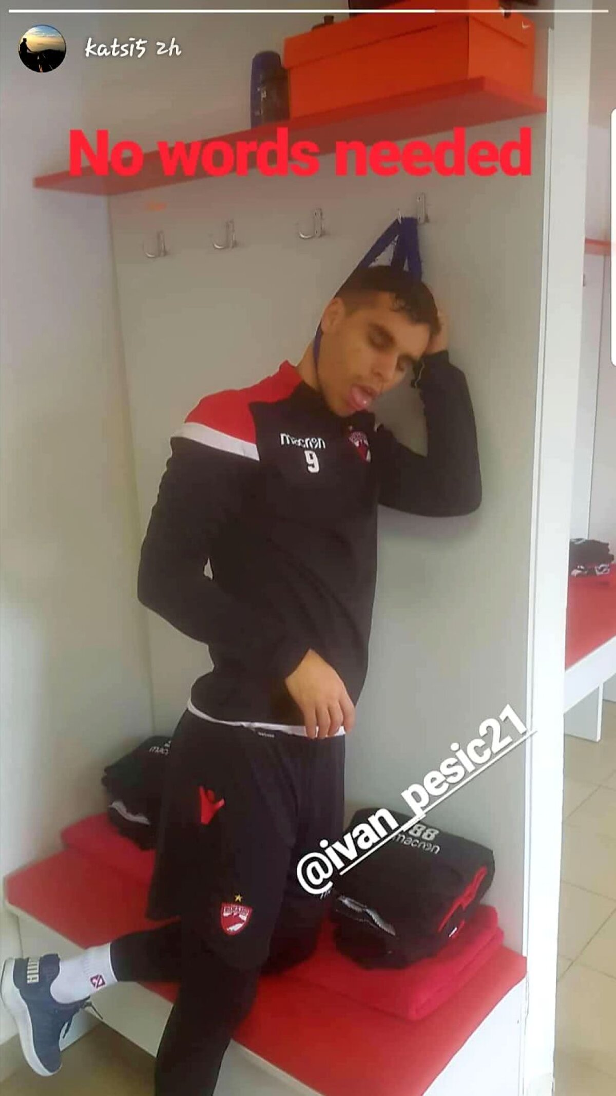 DINAMO // FOTO „Spânzurat” în vestiar » Glumă sinistră a lui Pesici și Katsikas: ca să îi dea peste nas lui Rednic?!