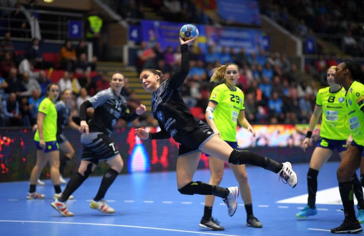 CSM BUCUREȘTI - KRIM 32-26 // GALERIE FOTO + VIDEO Campioana României respiră! CSM a zdrobit-o pe Krim și a spălat umilința din meciul cu Gyor! Cum arată clasamentul grupei