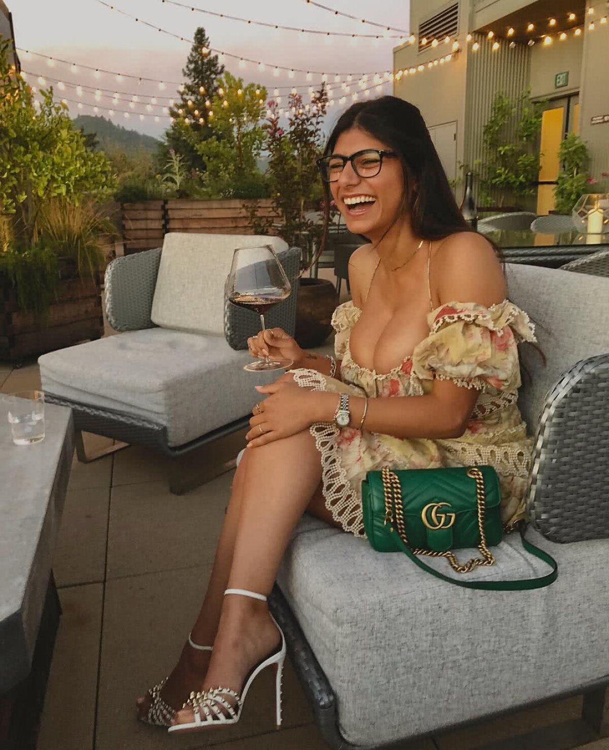 FOTO Mia Khalifa a publicat pe Instagram cea mai jenantă fotografie a sa: e goală în cadă după o noapte de beție!