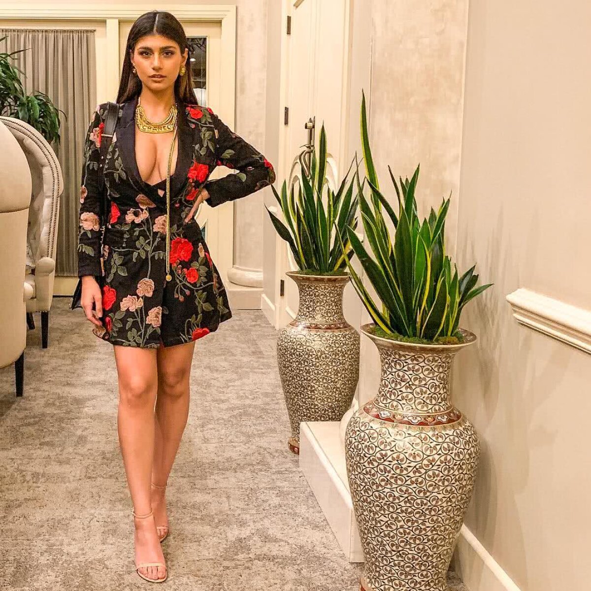 FOTO Mia Khalifa a publicat pe Instagram cea mai jenantă fotografie a sa: e goală în cadă după o noapte de beție!