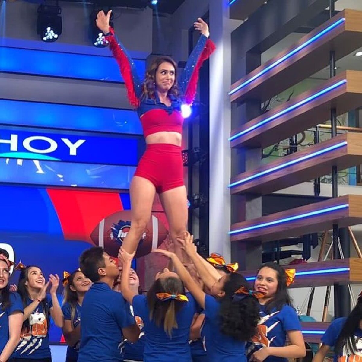 SUPER BOWL 2019 // GALERIE FOTO Yanet e gata de Super Bowl » S-a îmbrăcat provocator înainte de marele eveniment