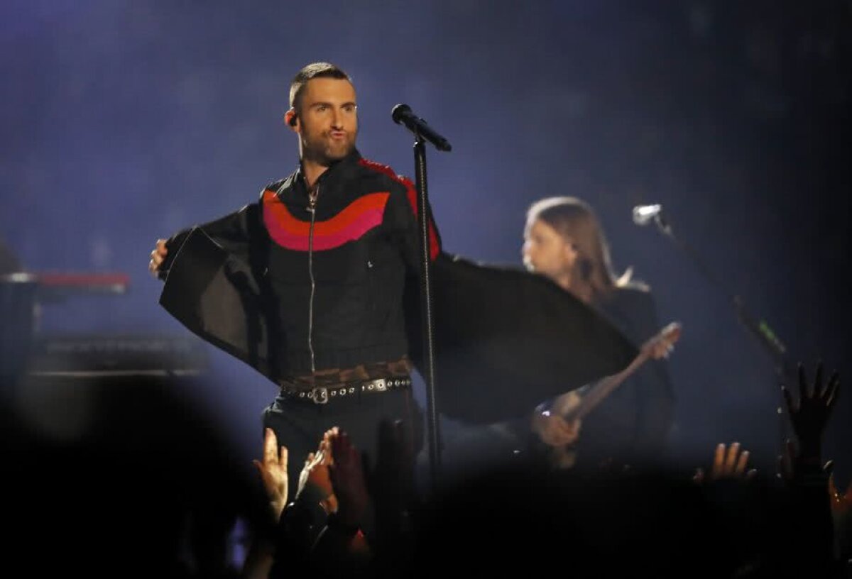 VIDEO+FOTO Scandal la Super Bowl 2019 » Trupa Maroon 5, desființată după concertul din pauză: „S-a dezbrăcat degeaba”