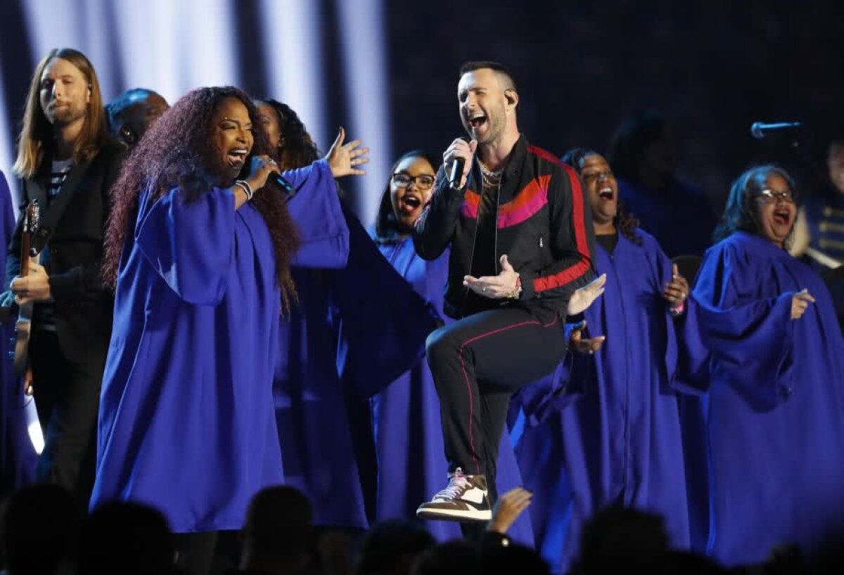 VIDEO+FOTO Scandal la Super Bowl 2019 » Trupa Maroon 5, desființată după concertul din pauză: „S-a dezbrăcat degeaba”