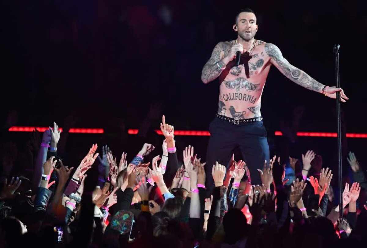 VIDEO+FOTO Scandal la Super Bowl 2019 » Trupa Maroon 5, desființată după concertul din pauză: „S-a dezbrăcat degeaba”