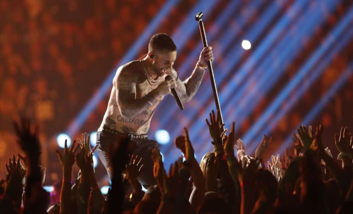 VIDEO+FOTO Scandal la Super Bowl 2019 » Trupa Maroon 5, desființată după concertul din pauză: „S-a dezbrăcat degeaba”