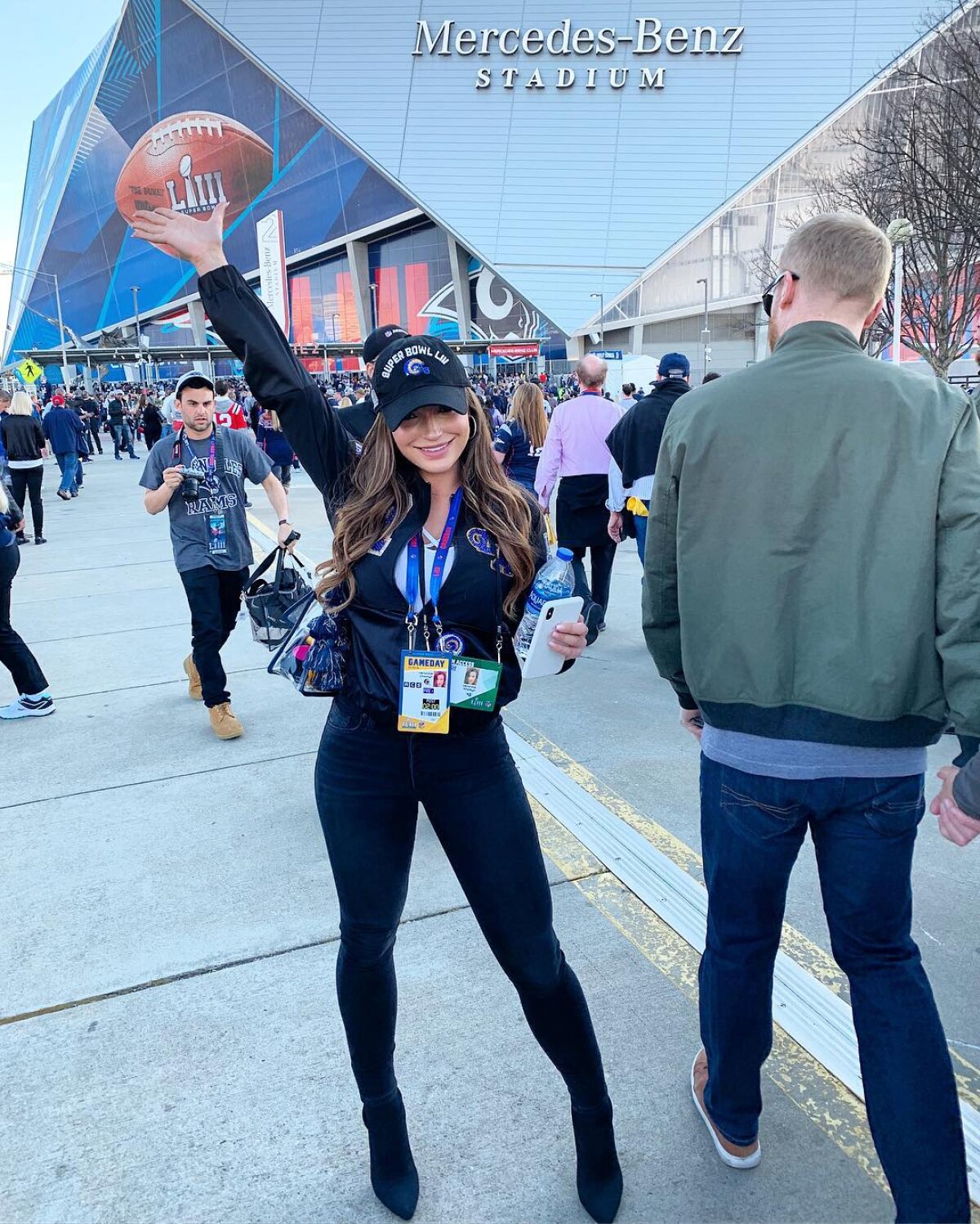 FOTO Super Bowl 2019 sexy » Au pierdut pe teren, dar au dat lovitura în tribună: cum a apărut o fană a Los Angeles Rams