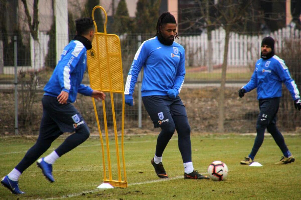 CARLOS FORTES LA CSU CRAIOVA // GALERIE FOTO „Urs” printre „lei” » Atacantul a șocat la primul antrenament: trebuie să slăbească rapid și mult!