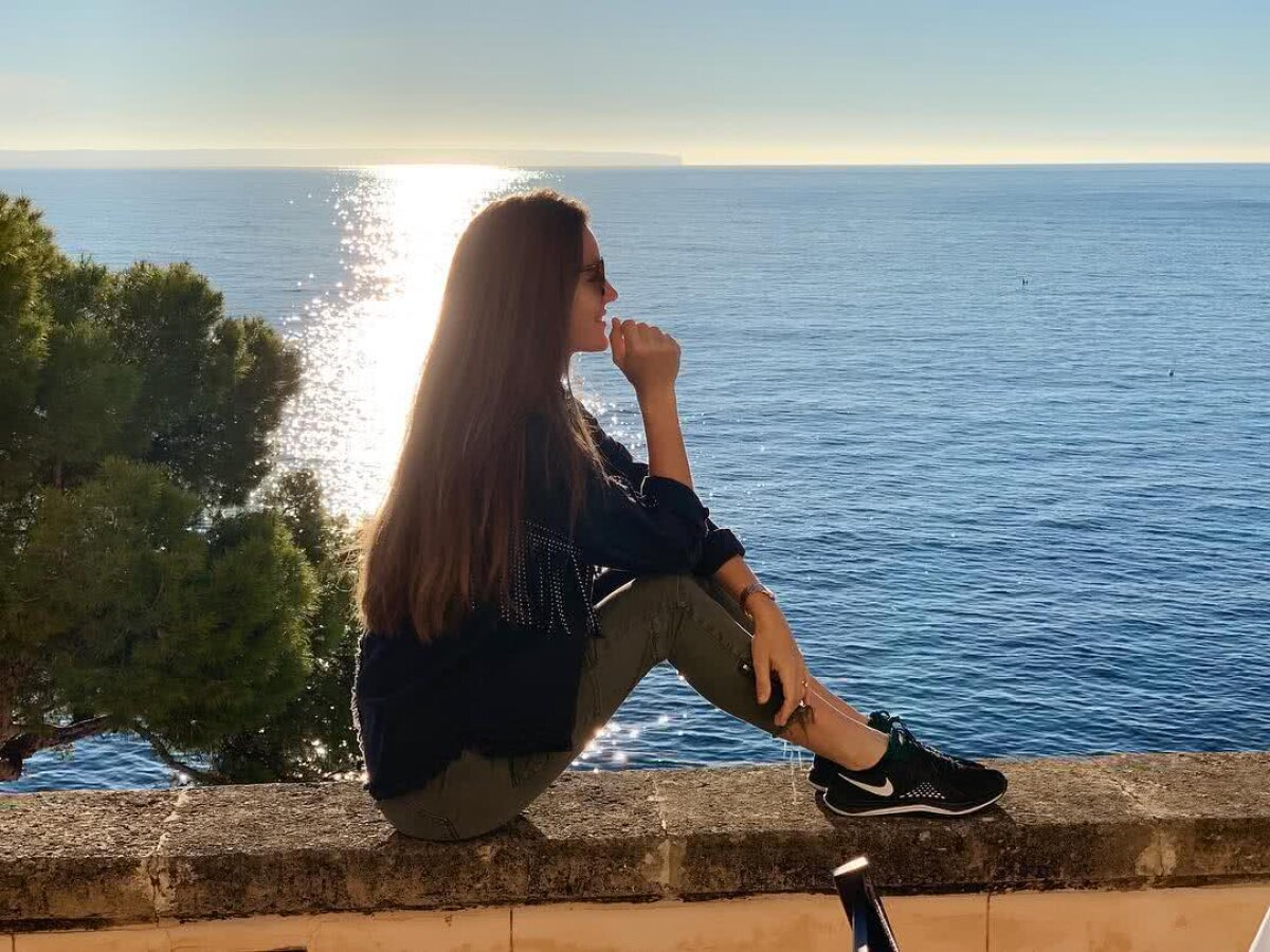 FOTO HOT Guys, look who's back! Malena Costa a revenit în Spania cu iubitul fotbalist și a pozat dezbrăcată pentru un pictorial incendiar