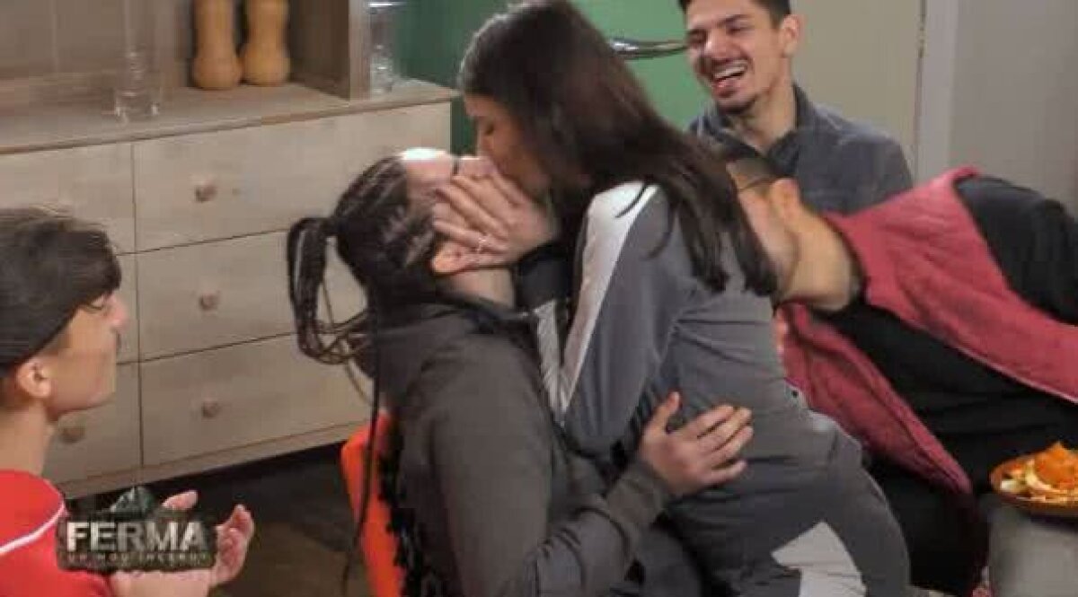FOTO Scene FIERBINȚI la Ferma » N-au mai ținut cont să sunt filmate și s-au sărutat de față cu toată lumea!