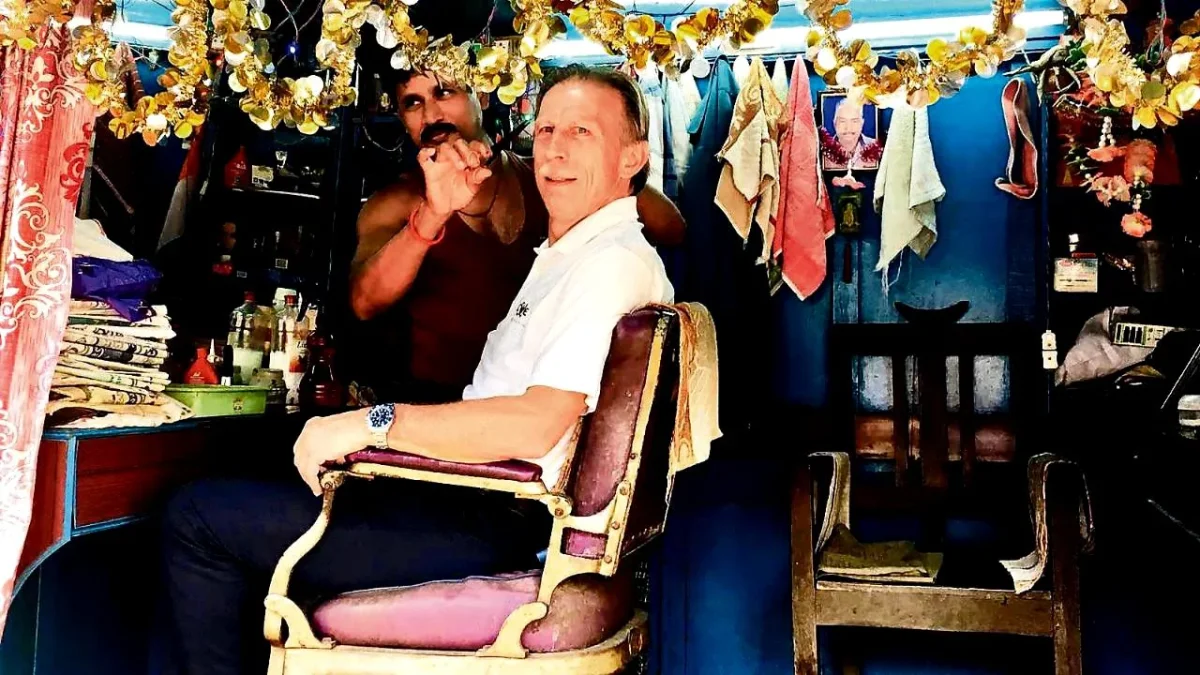 Ce face Christoph Daum în India, îmbrăcat în treningul naționalei României + cine e gurul pe care îl vizitează alături de familie: „Am aplicat ce spune la o echipă”