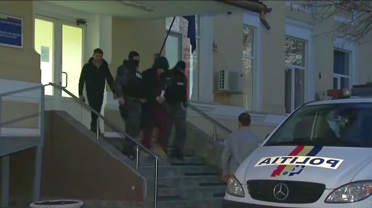 FOTO Cristi Borcea s-a predat! Primele imagini cu fostul acționar dinamovist în cătușe » A fost încarcerat la Penitenciarul Rahova