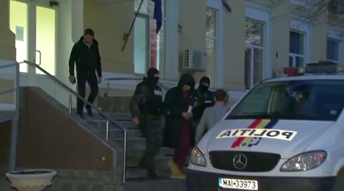 FOTO Cristi Borcea s-a predat! Primele imagini cu fostul acționar dinamovist în cătușe » A fost încarcerat la Penitenciarul Rahova