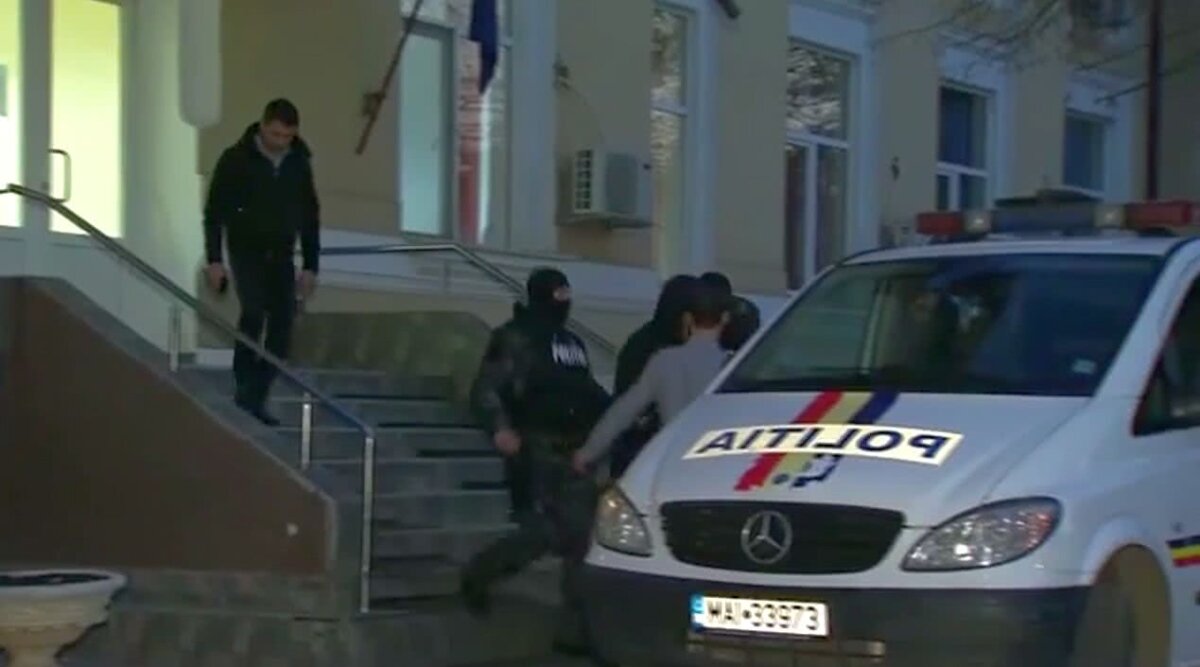 FOTO Cristi Borcea s-a predat! Primele imagini cu fostul acționar dinamovist în cătușe » A fost încarcerat la Penitenciarul Rahova
