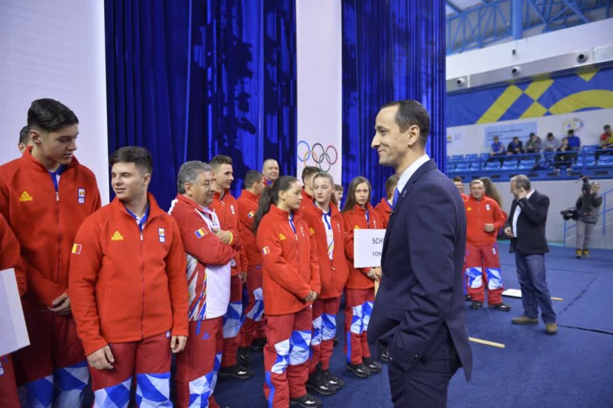 VIDEO+FOTO // FOTE 2019 » Prezentarea oficială a delegației României: un preot s-a rugat pentru o prestație bună a „tricolorilor”