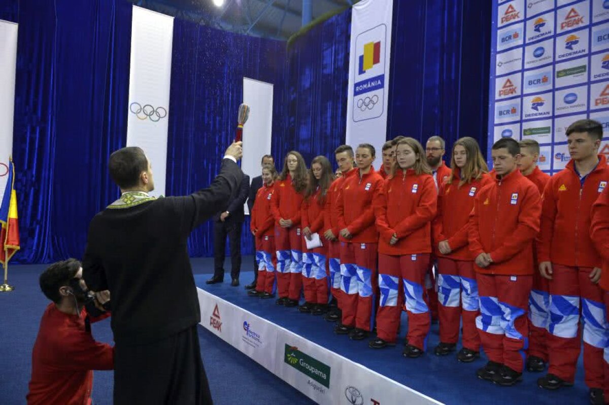 VIDEO+FOTO // FOTE 2019 » Prezentarea oficială a delegației României: un preot s-a rugat pentru o prestație bună a „tricolorilor”
