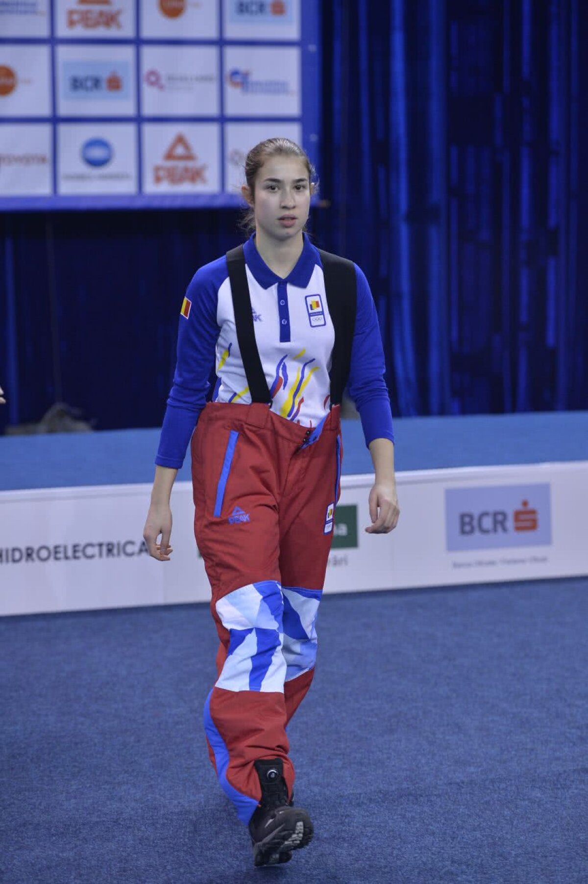 FOTE 2019 // FOTO Costume de circ » Sportivii români de la FOTE au primit echipamente supradimensionate: „Mai pun un pantalon pe dedesubt, că sunt -10°”