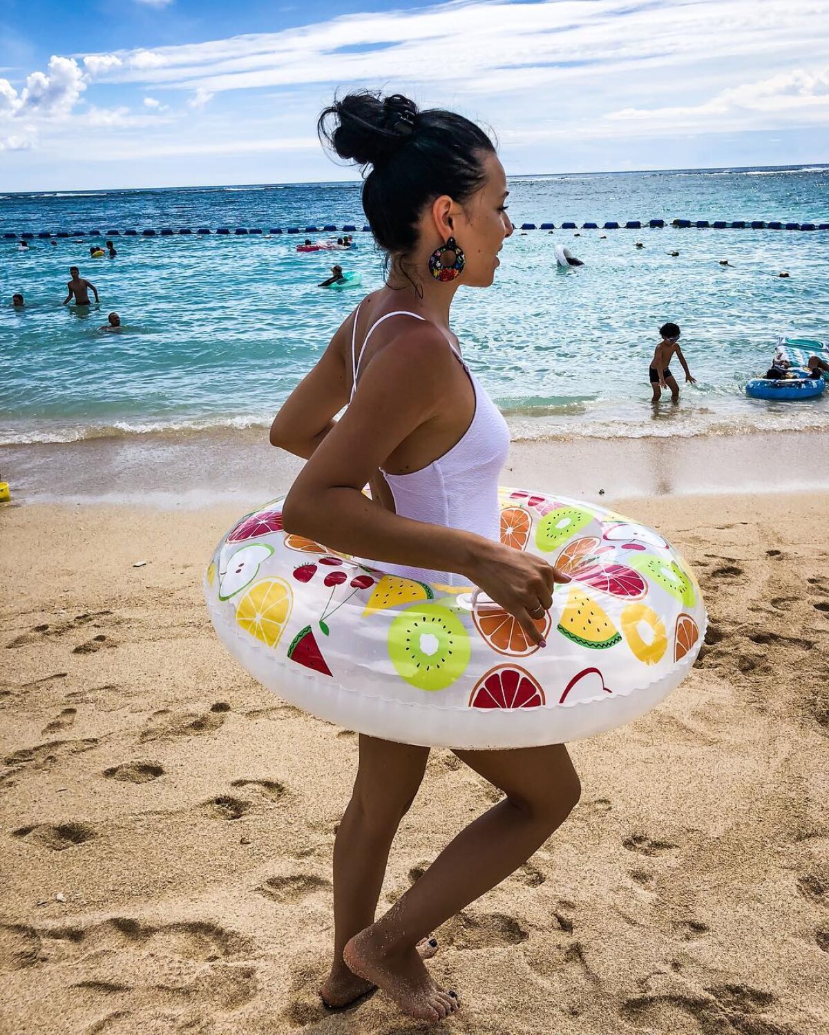 GALERIE FOTO Corina Caragea, curtată de un fotbalist: „La 20 și ceva de ani mi-a promis că se lasă de fotbal pentru mine” :)