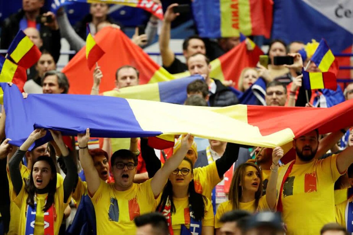 CEHIA - ROMÂNIA, FED CUP // VIDEO+FOTO » Simona Halep, victorie categorică în fața Katerinei Siniakova! România și Cehia sunt la egalitate după prima zi a confruntării din Fed Cup