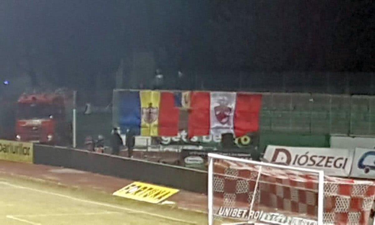 SEPSI - DINAMO // Mesajul provocator afișat de fanii lui Dinamo la Sfântu Gheorghe + scandări xenofobe repetate ale ultrașilor, jandarmii au intervenit în forță