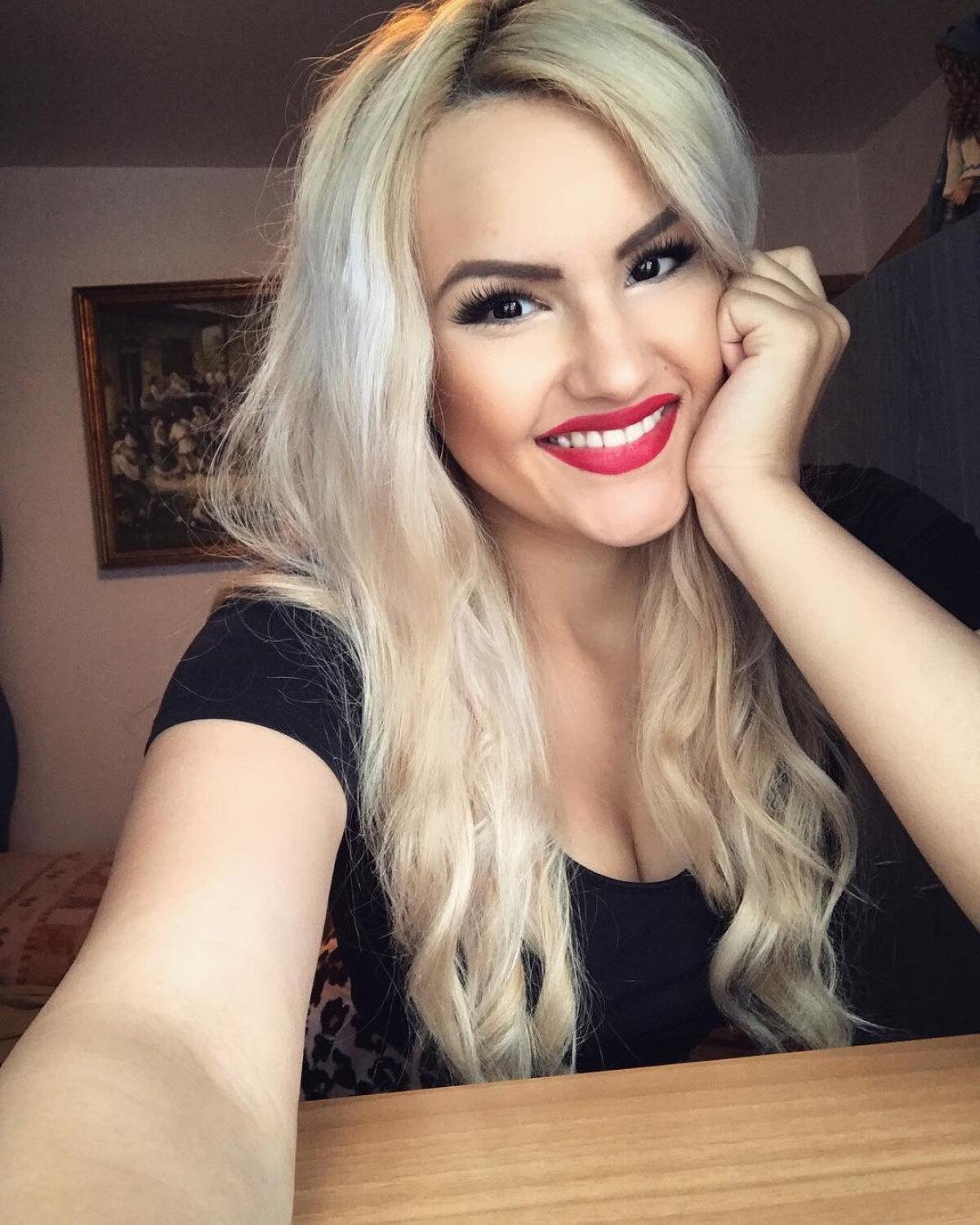 GALERIE FOTO Alexandra nu ține cont de nimic și pozează provocator în orice moment! Imagini INCENDIARE cu noua vedetă din muzica românească