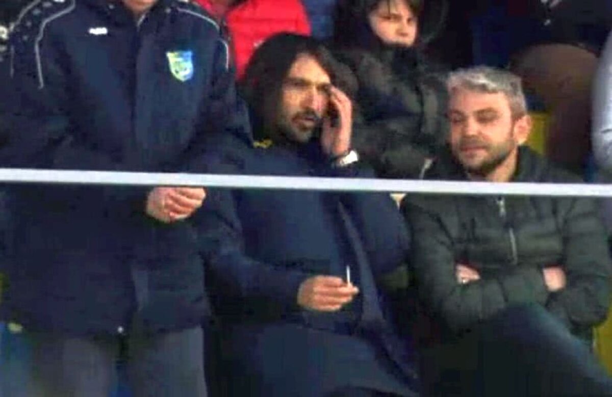 GALERIE FOTO Dan Alexa, pe urmele lui Maurizio Sarri » „Chirurgul” a fumat țigară după țigară pe stadion în timpul meciului cu Chiajna