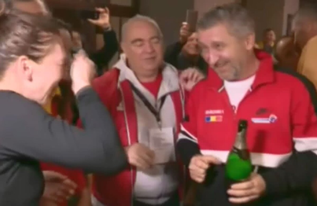 ROMÂNIA - CEHIA LA FED CUP // GALERIE FOTO Simona Halep & co., baie cu șampanie după victoria cu Cehia: „V-ați îmbătat fără să beți” » Imagini fabuloase de la petrecere