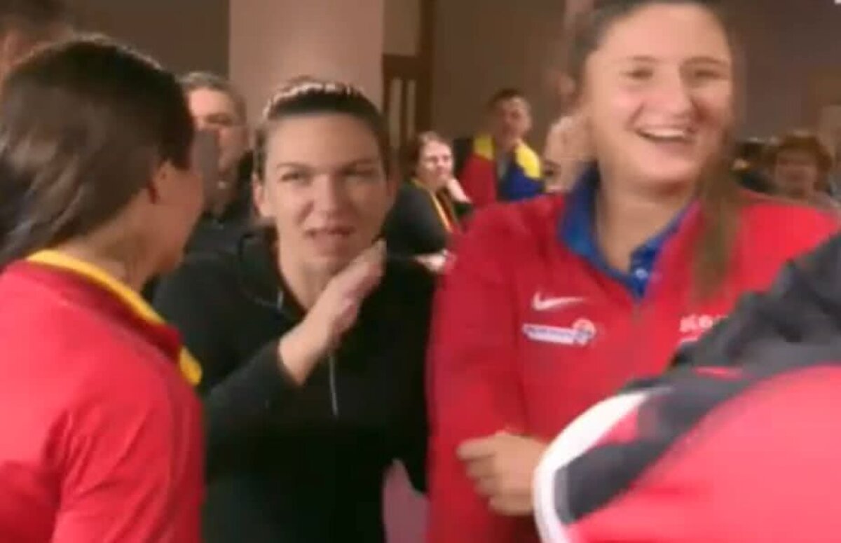 ROMÂNIA - CEHIA LA FED CUP // GALERIE FOTO Simona Halep & co., baie cu șampanie după victoria cu Cehia: „V-ați îmbătat fără să beți” » Imagini fabuloase de la petrecere